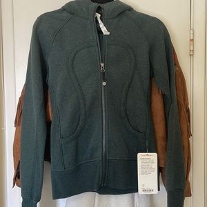Lululemon size 4 zip up